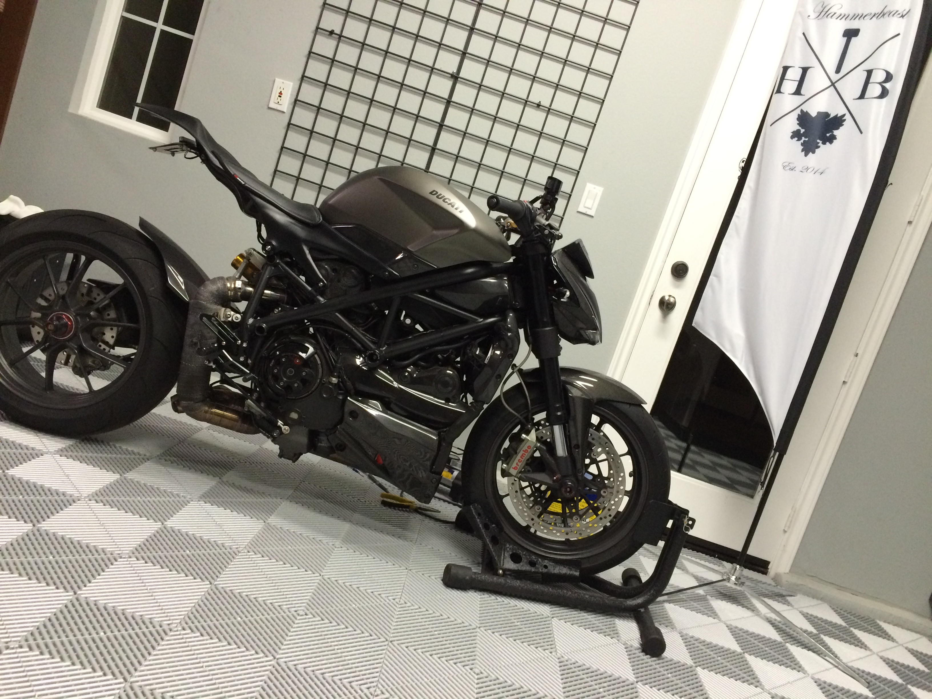 2010 Ducati Streetfighter photo 58